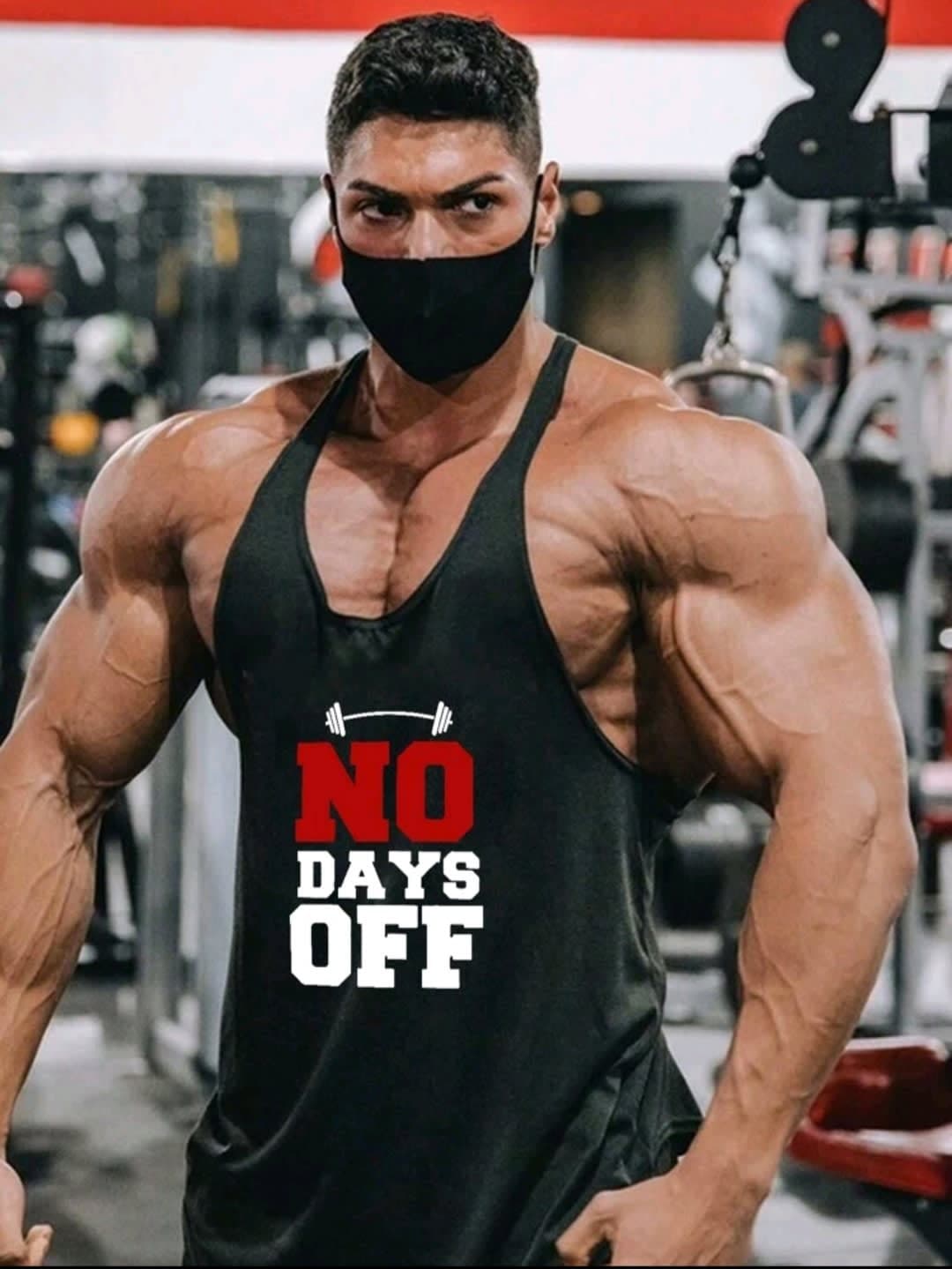 Camiseta negra con la frase NO DAYS OFF estampada