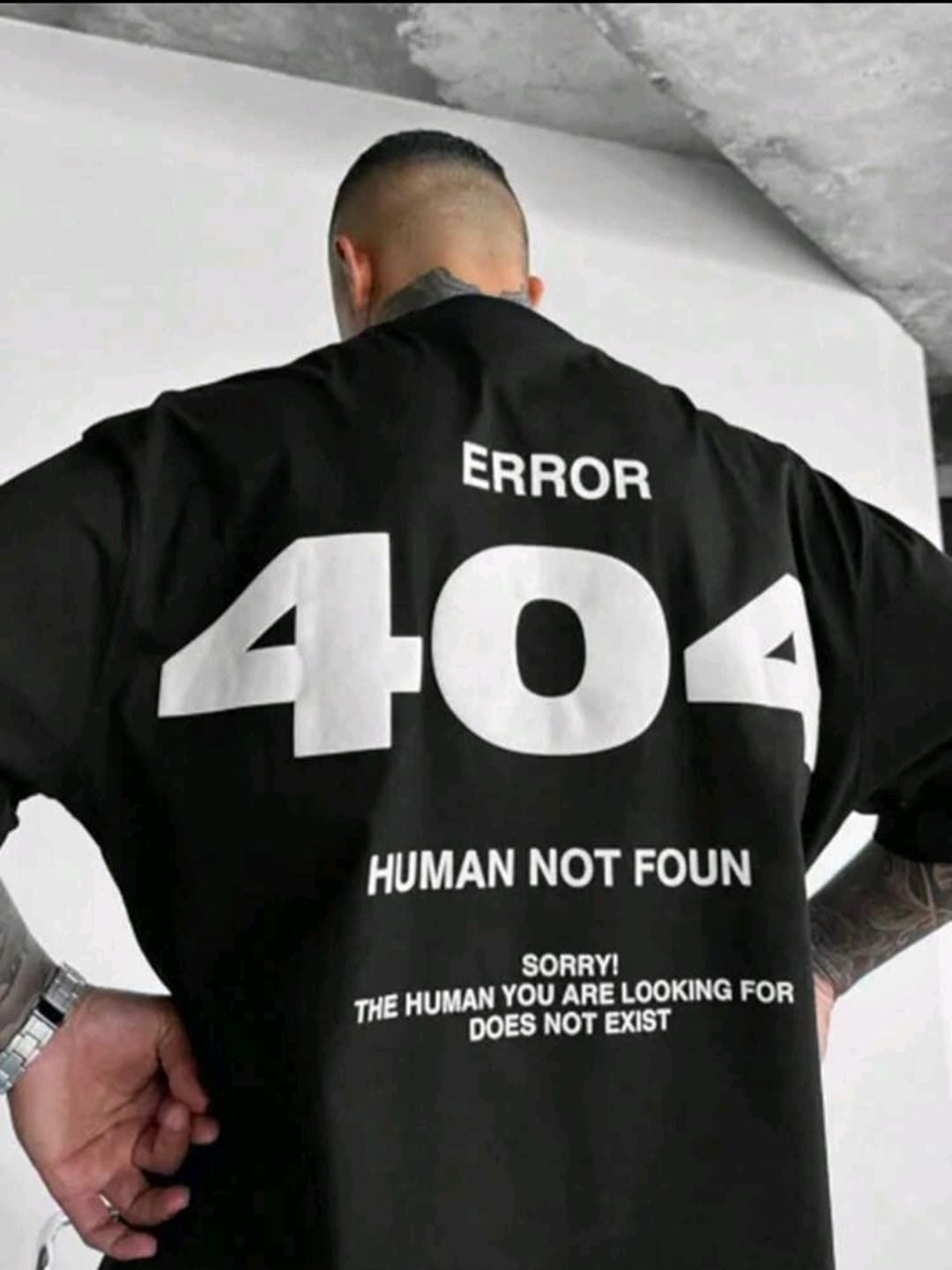 Pullover negro oversized estampado con ERROR 404